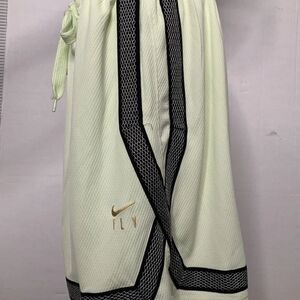 Nike Women's Fly Crossover Basketball Shorts XL